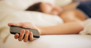 Da li mobilni zrači dok spavamo